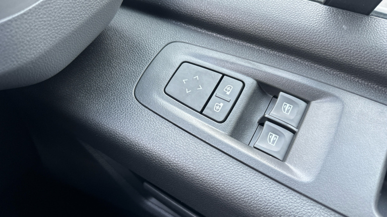 Renault Master Mwb Diesel Fwd MM35 Blue dCi 130 Advance Medium Roof Van